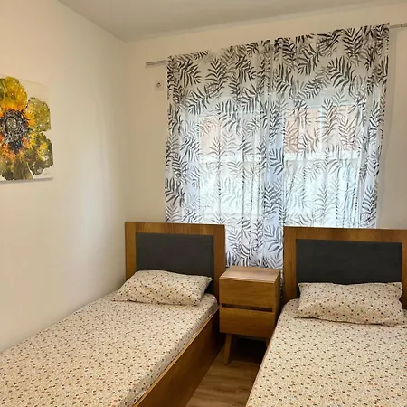 Emma Sea View Apartment Sarandë